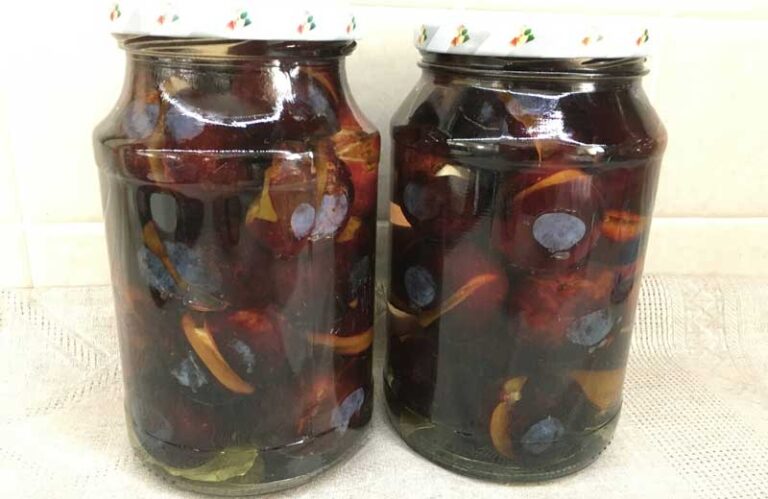 Prune murate cu usturoi – Rețetă simplă și delicioasă pentru iarnă