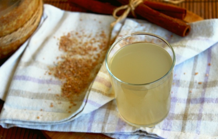 Borșul de casă este un simbol al tradiției culinare românești, apreciat nu doar pentru gustul său acru, ci și pentru numeroasele sale beneficii asupra sănătății. Acest articol vă va ghida prin procesul de preparare al borșului, ingredientele necesare și proprietățile sale nutritive. Descoperiți cum să creați borșul perfect și ce trebuie să știți despre acest aliment tradițional.